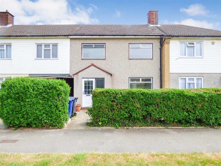 Flat Eskley Gardens in South Ockendon