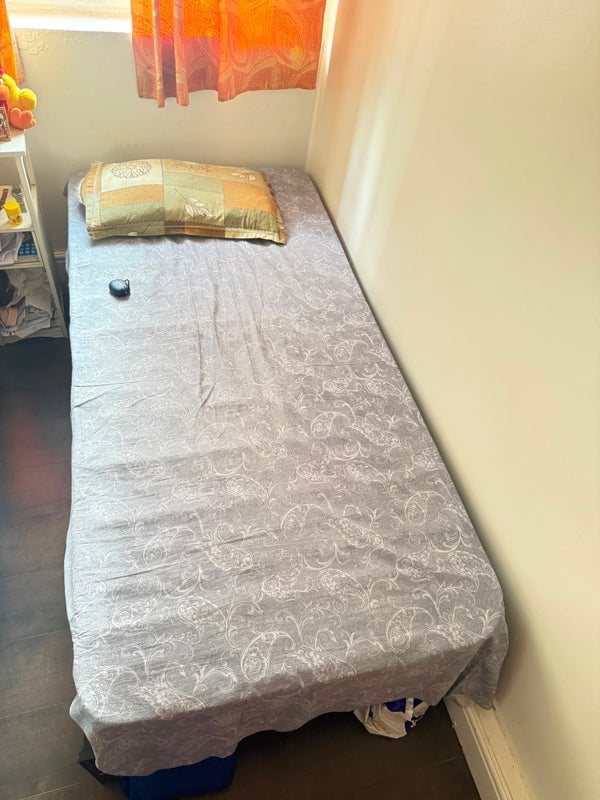 Room Crowder Street in Greater London