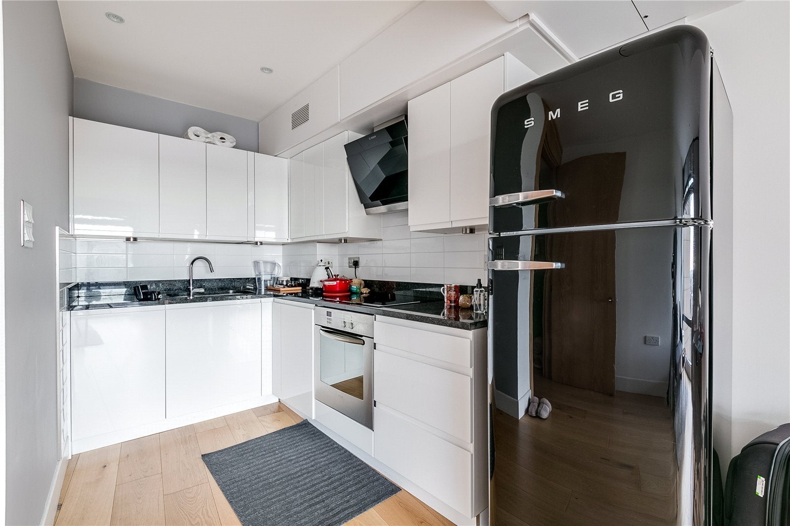 Flat Albert Embankment in Greater London