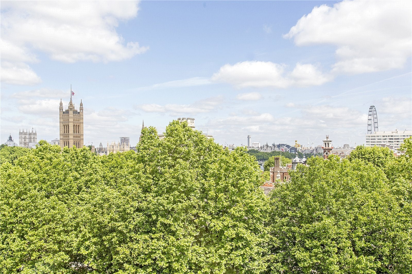Flat Albert Embankment in Greater London