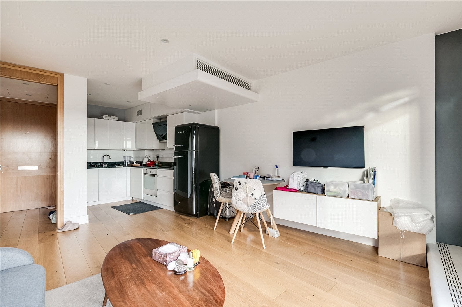 Flat Albert Embankment in Greater London