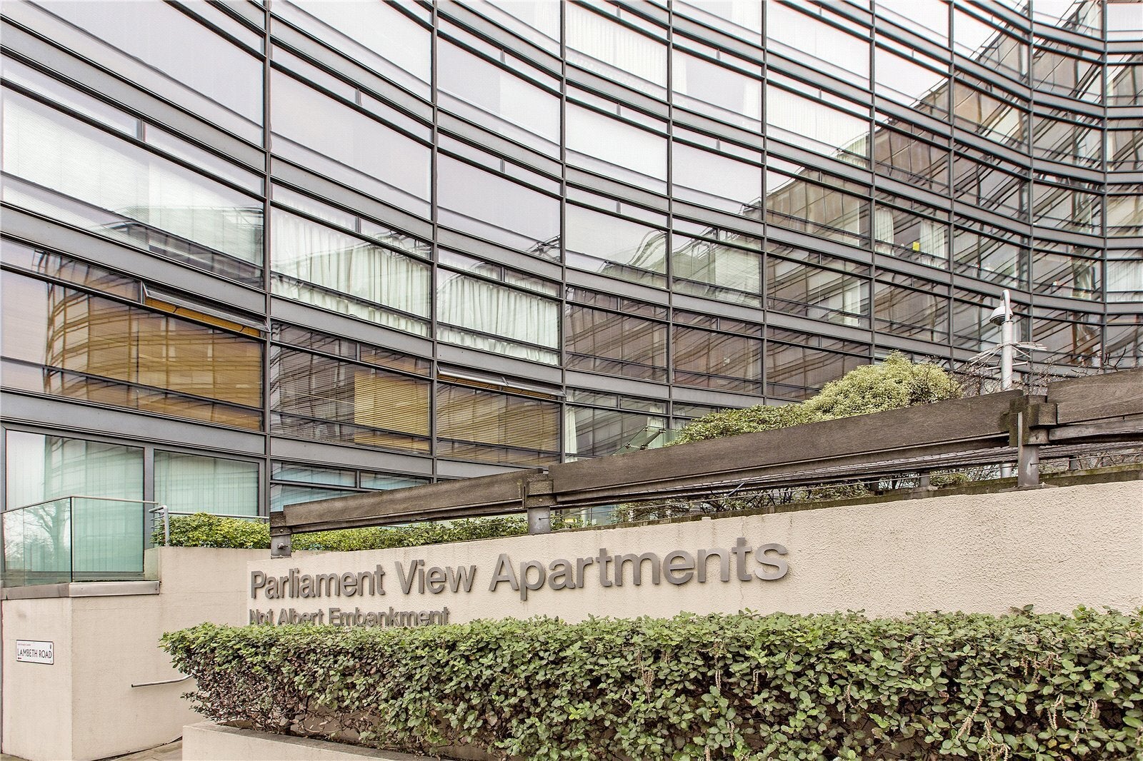 Flat Albert Embankment in Greater London