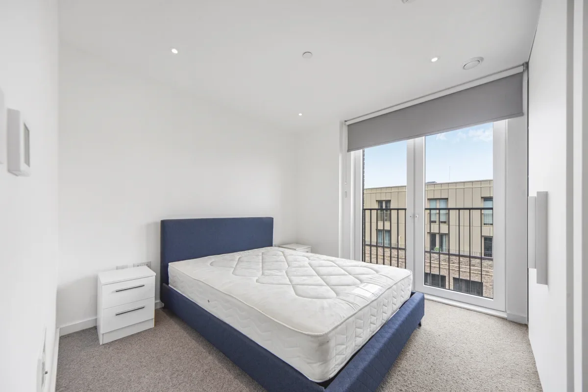 Flat Cendal Crescent in Greater London