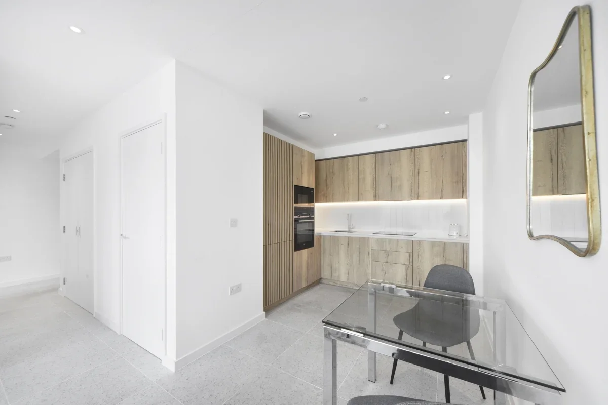 Flat Cendal Crescent in Greater London