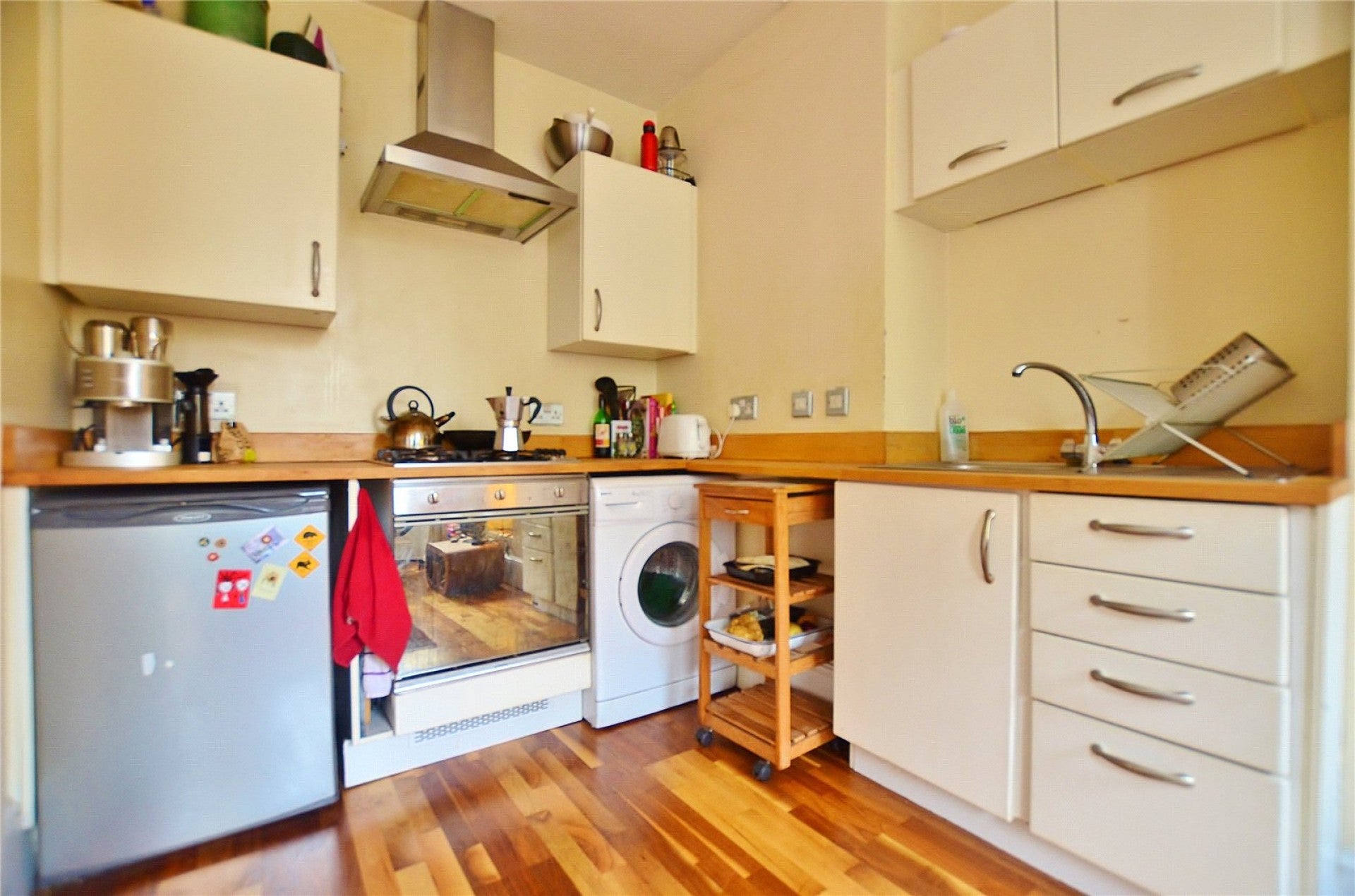 Flat Hackney Road in Greater London