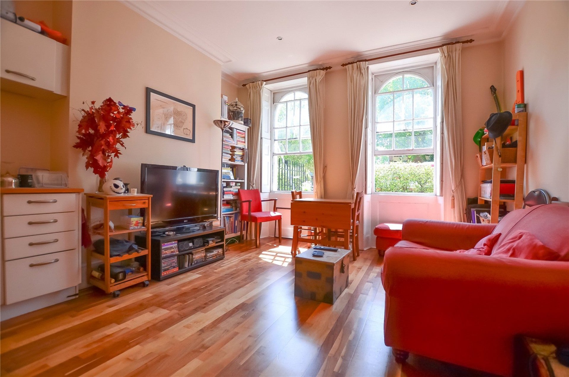 Flat Hackney Road in Greater London