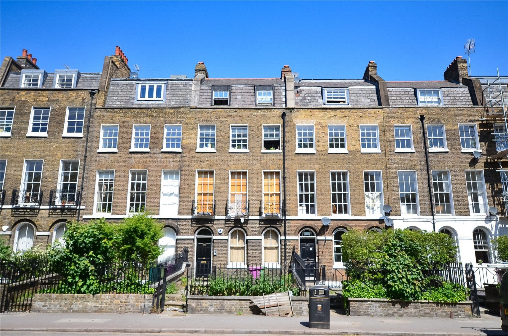 Flat Hackney Road in Greater London