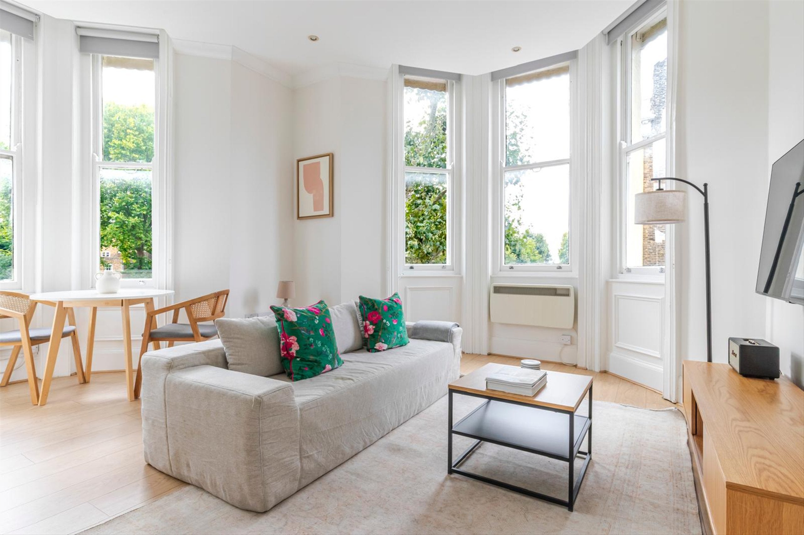 Flat Earl's Court Road in Greater London