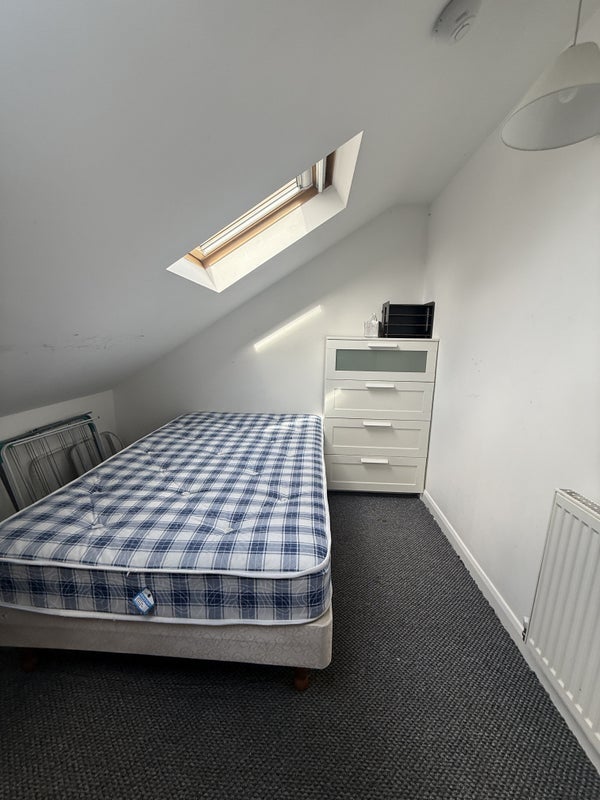 Room Rhymney Street in Cardiff