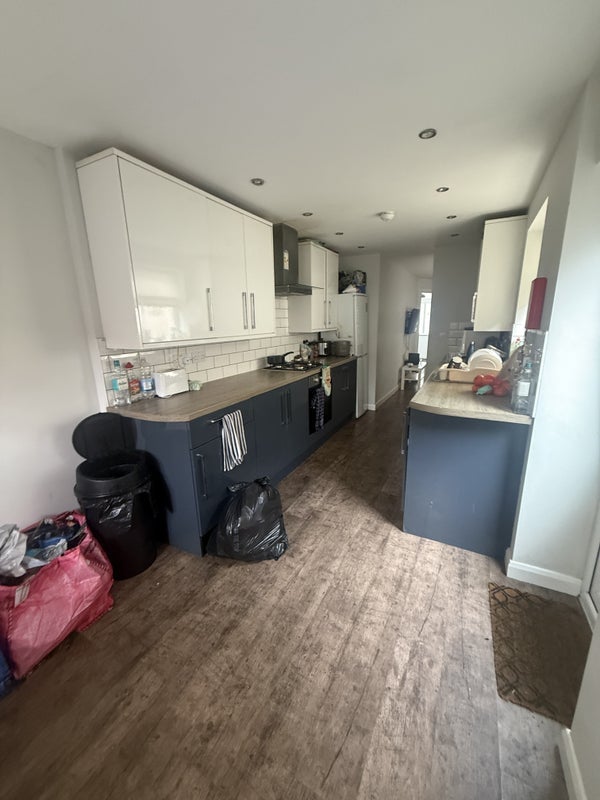 Room Rhymney Street in Cardiff