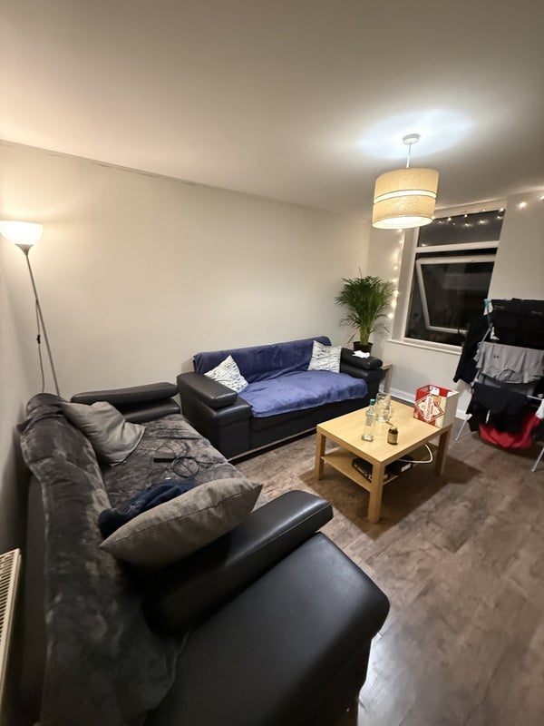Room Rhymney Street in Cardiff