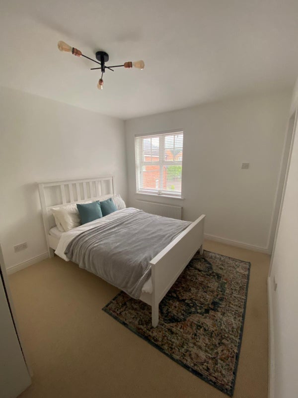 Room Boothroyd Drive in Leeds