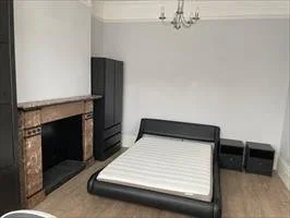 Room Kingswood Road in Greater London