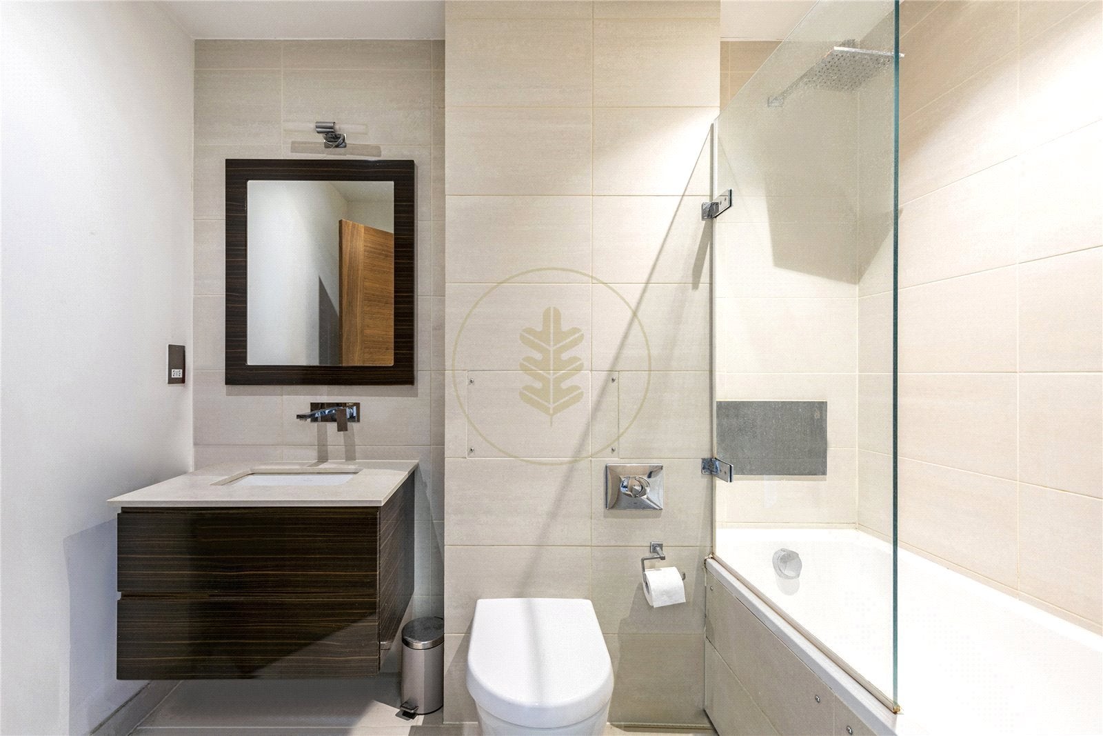Flat Hodford Road in Greater London