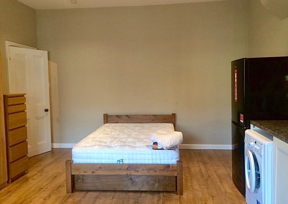 Room Broomfield Avenue in Greater London