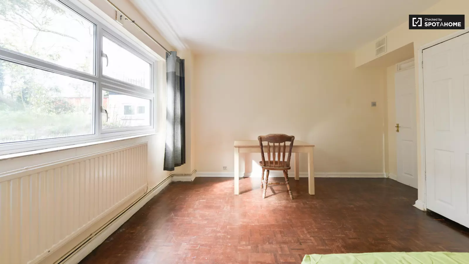 Flat Langton Road in Greater London