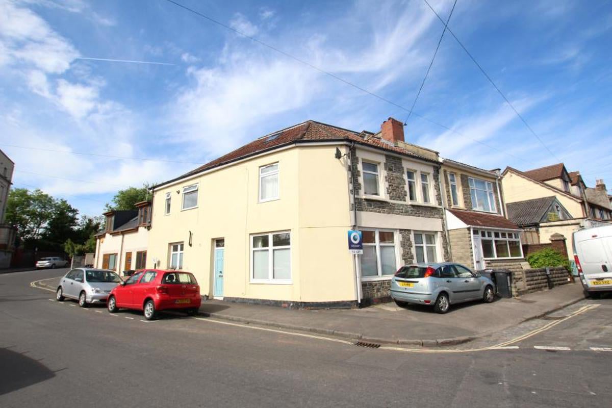 Flat Beauley Road in Bristol