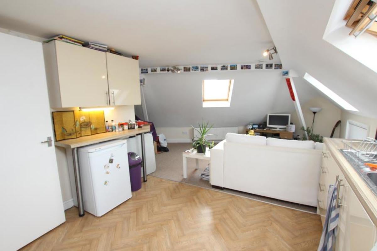 Flat Beauley Road in Bristol