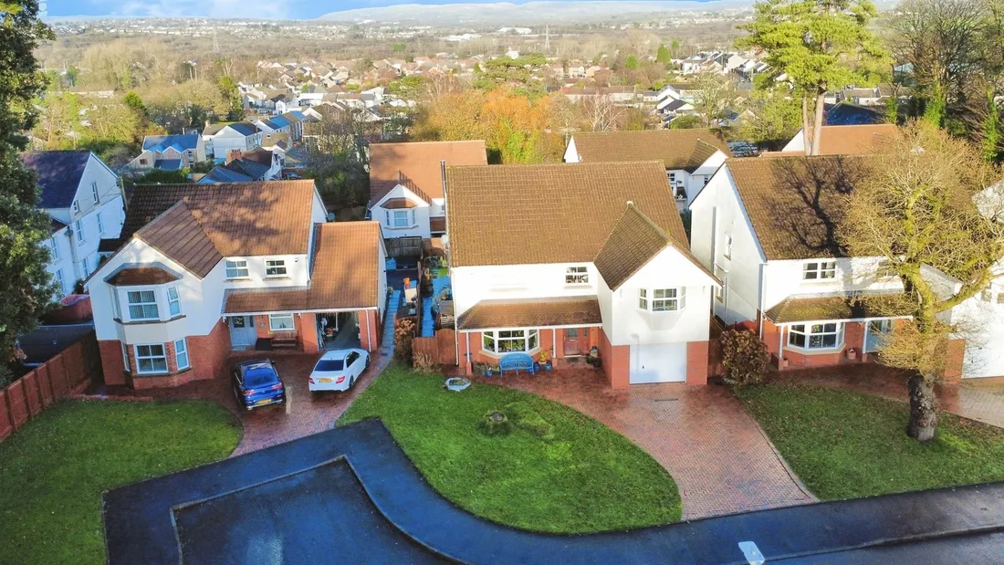 House The Mount in Gowerton