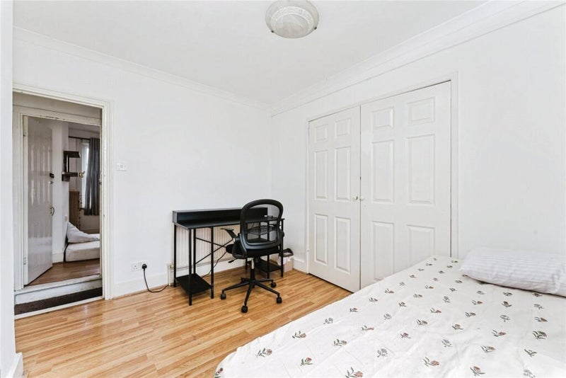 Room Desford Road in Greater London