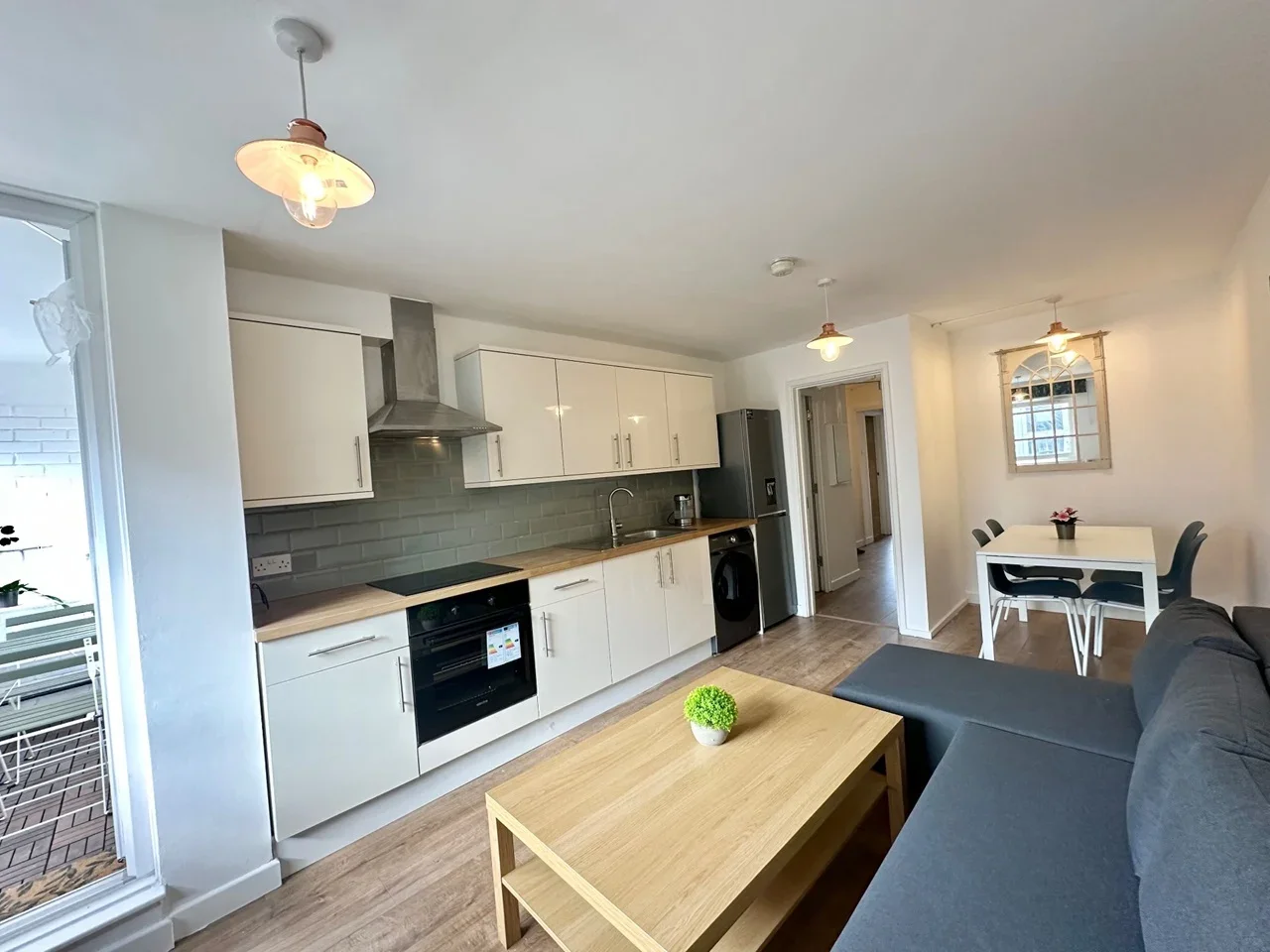 Flat Rhodeswell Road in Greater London