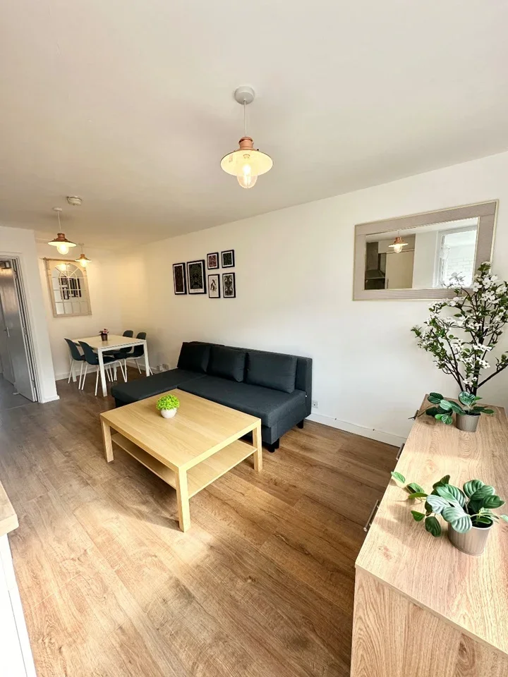 Flat Rhodeswell Road in Greater London