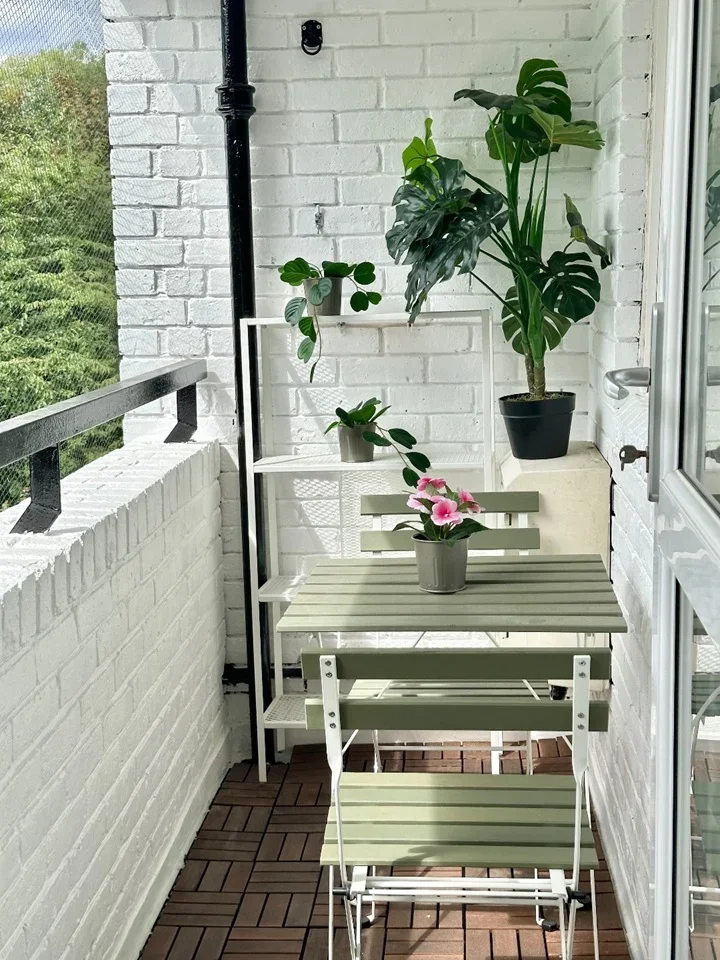 Flat Rhodeswell Road in Greater London