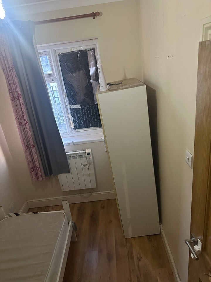 Room Hampton Road West in Greater London