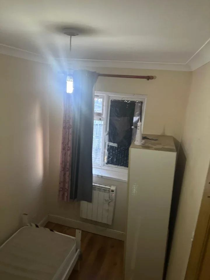 Room Hampton Road West in Greater London