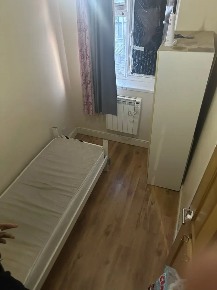 Room Hampton Road West in Greater London