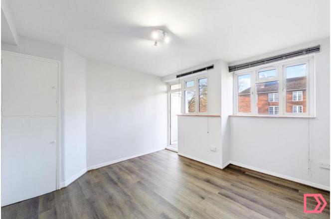 Flat Welland Street in Greater London