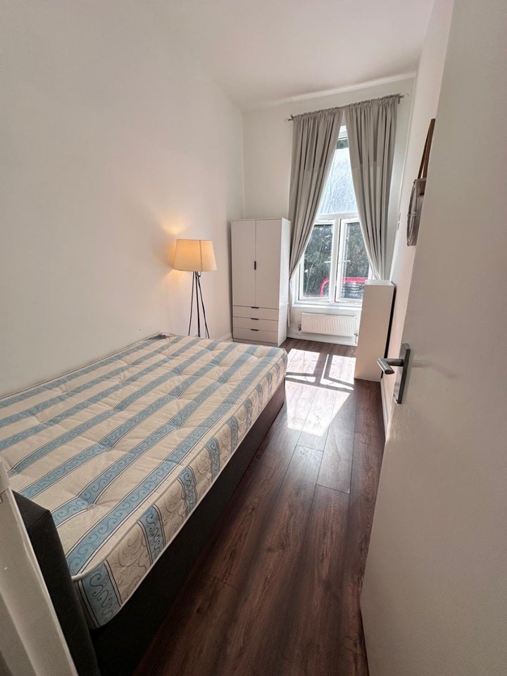 Flat Harrow Road in City of Westminster