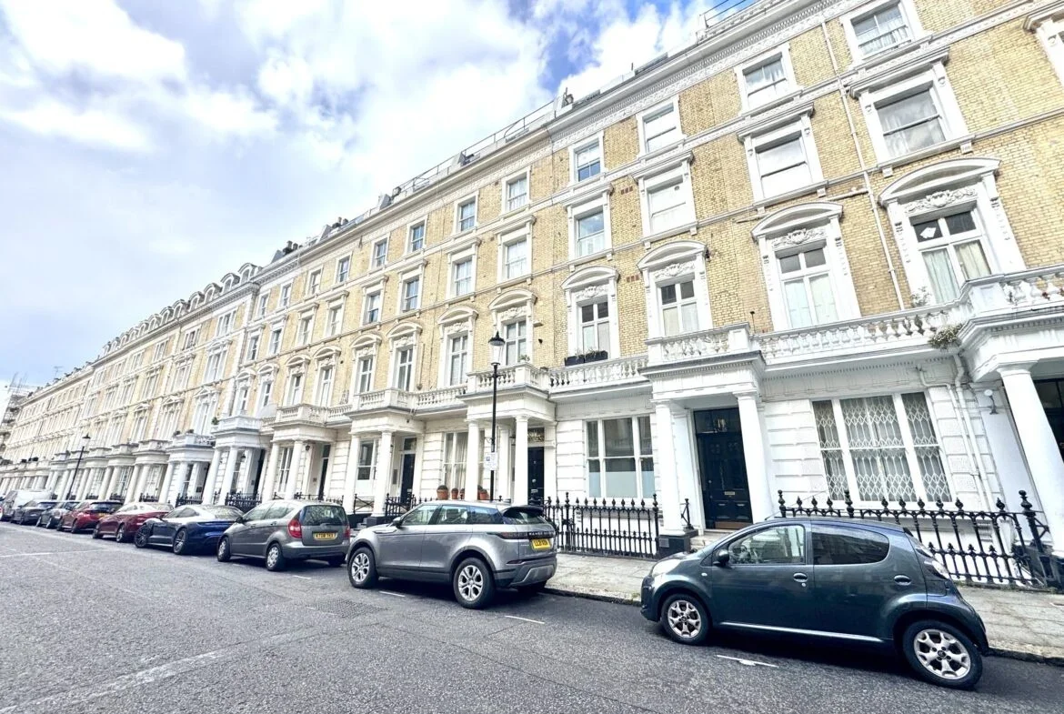 Flat Clanricarde Gardens in Greater London