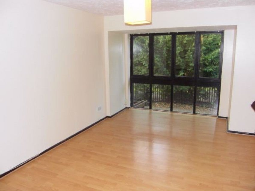Flat Guinevere Gardens in Cheshunt