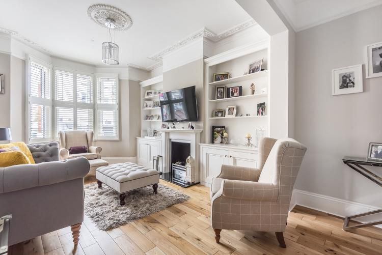 Room Earlsfield Road in Greater London