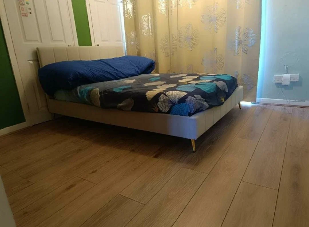 Room Ashdown Walk in Greater London
