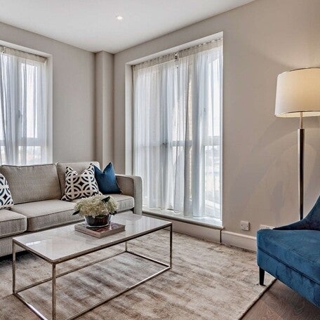 Flat Westferry Circus in Greater London