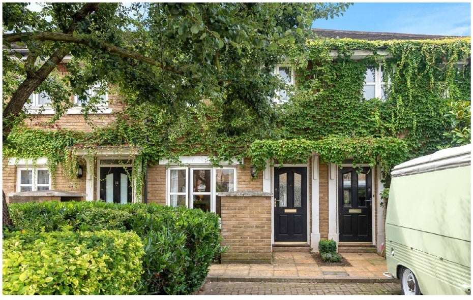 House Ashmore Close in Greater London
