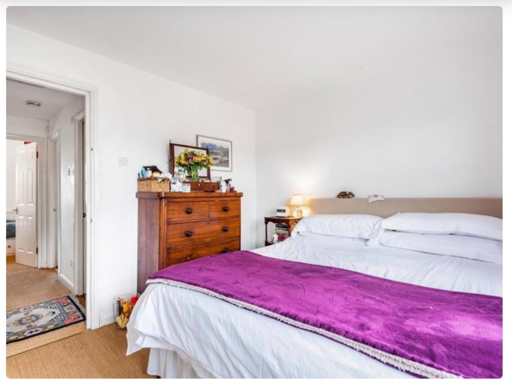 House Ashmore Close in Greater London