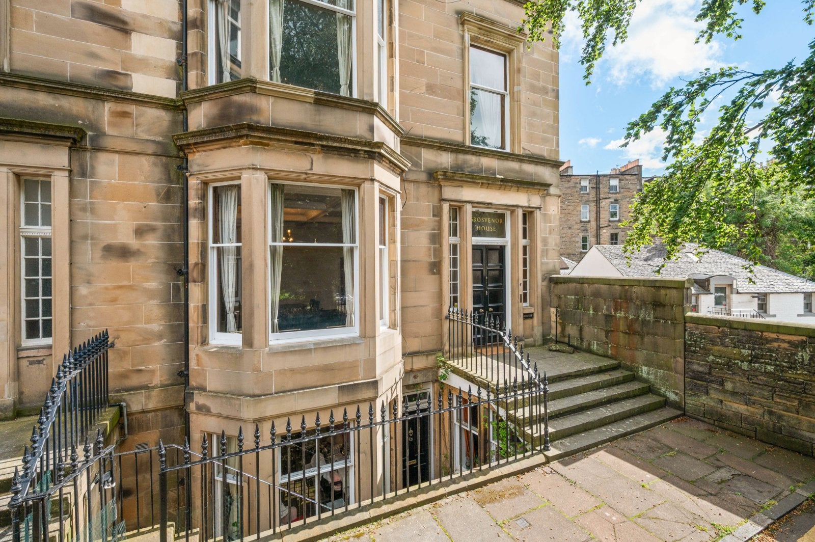 Flat Grosvenor Gardens in City of Edinburgh