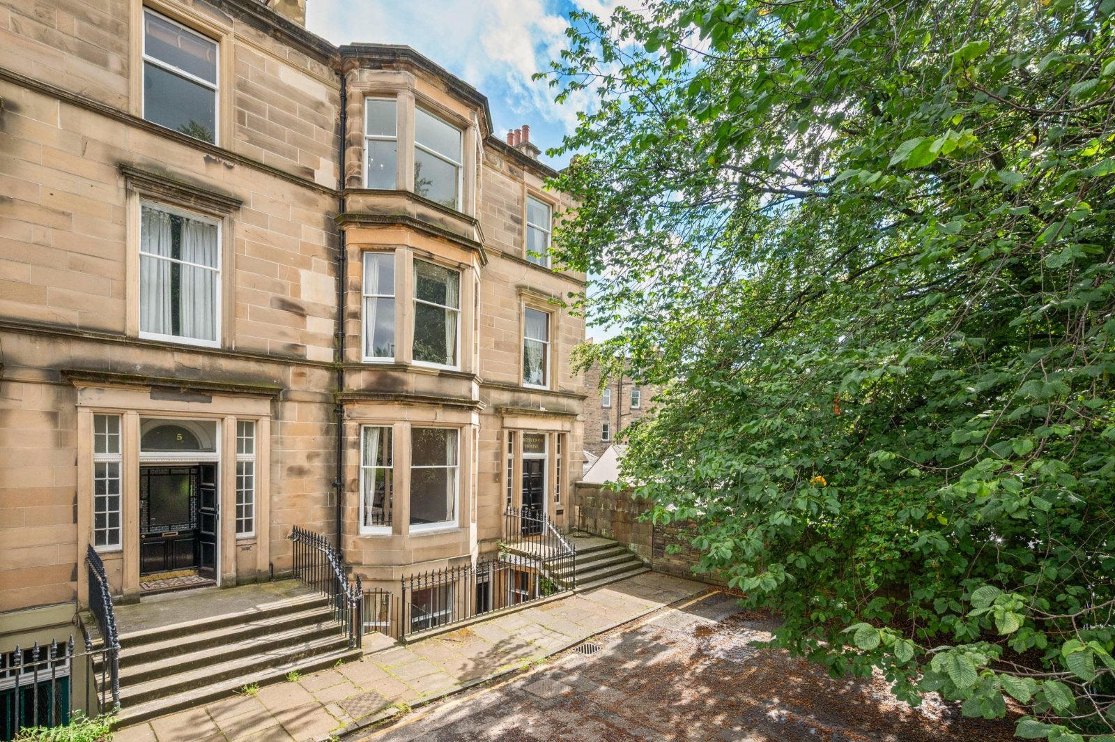 Flat Grosvenor Gardens in City of Edinburgh