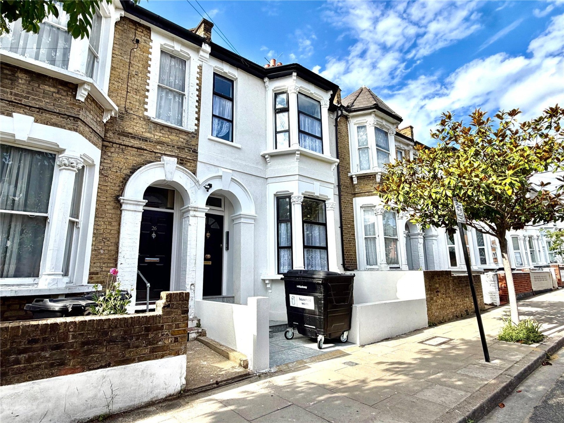 Flat Pellerin Road in Greater London