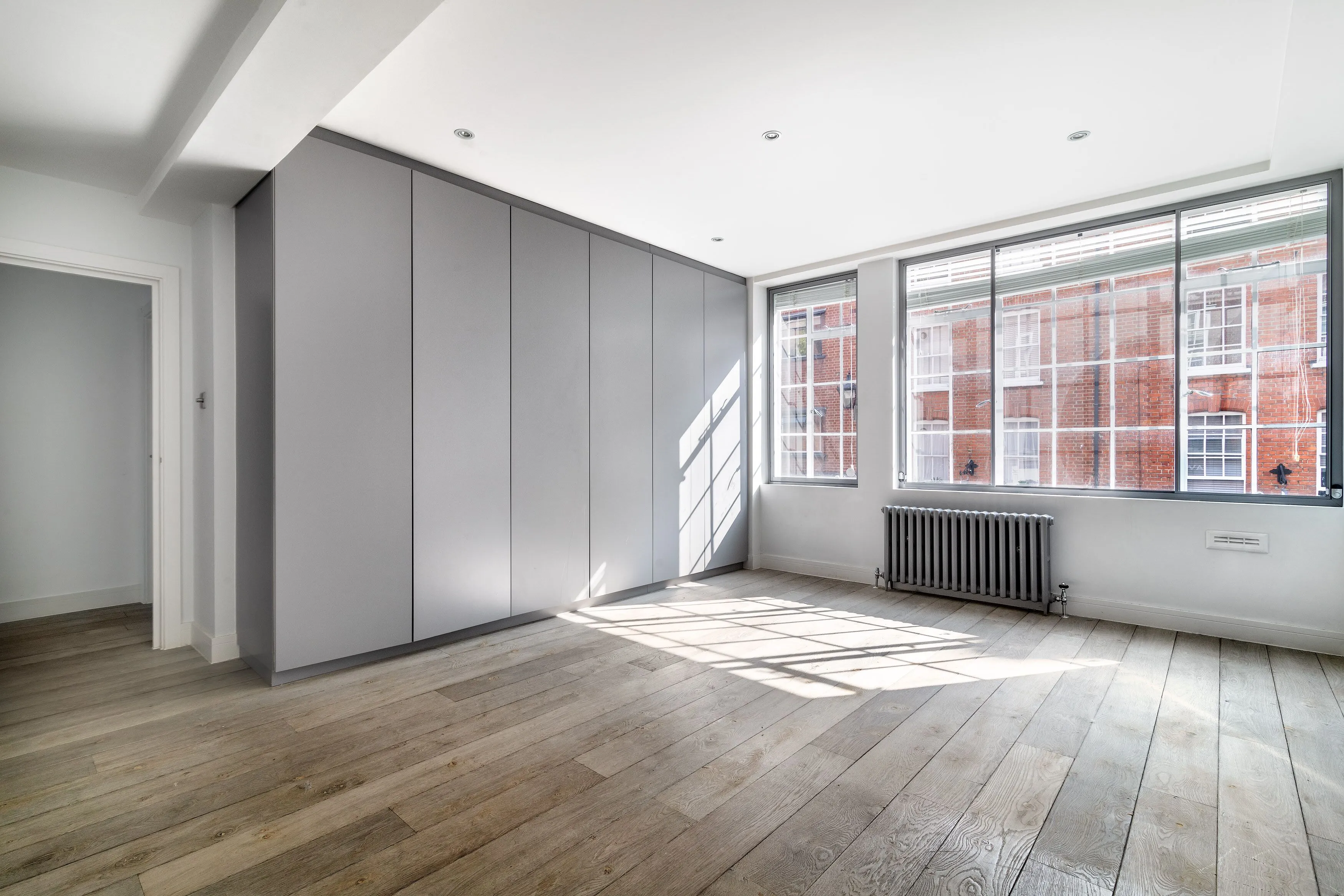 Flat Earlham Street in Greater London
