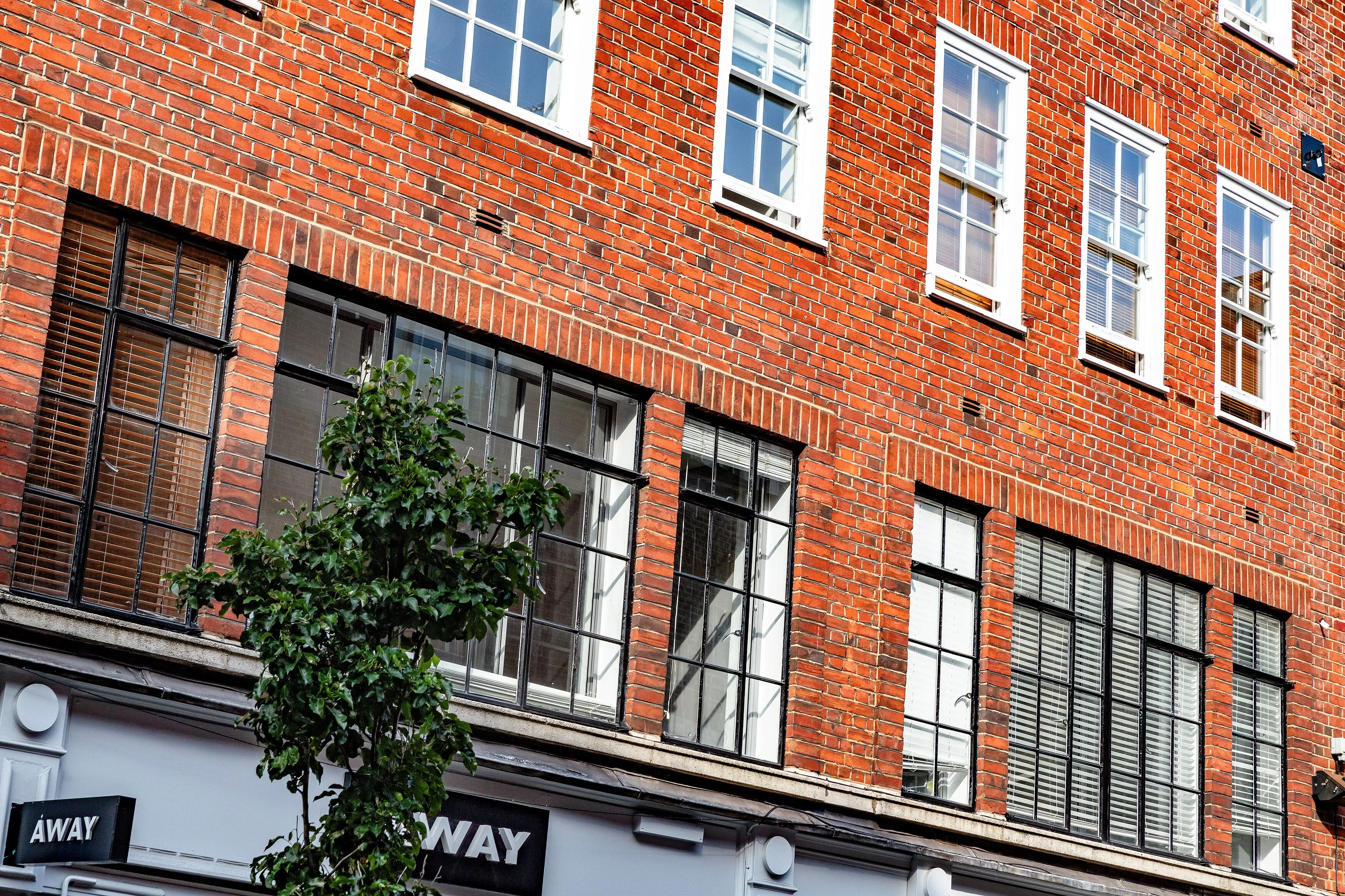 Flat Earlham Street in Greater London
