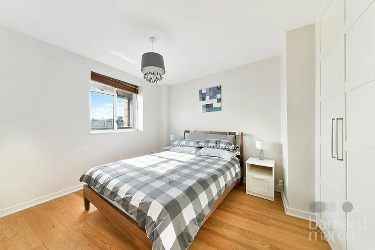 Flat Shaftesbury Avenue in Greater London
