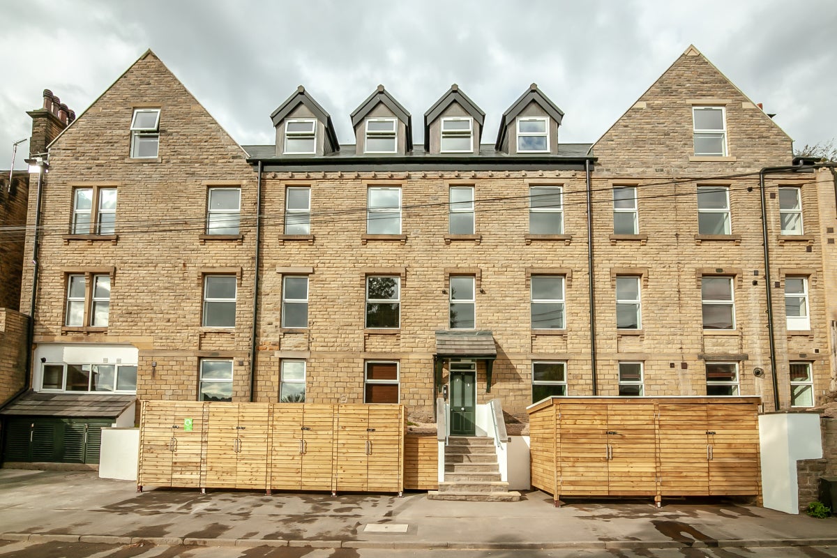 Room Bankfield Road in Kirklees