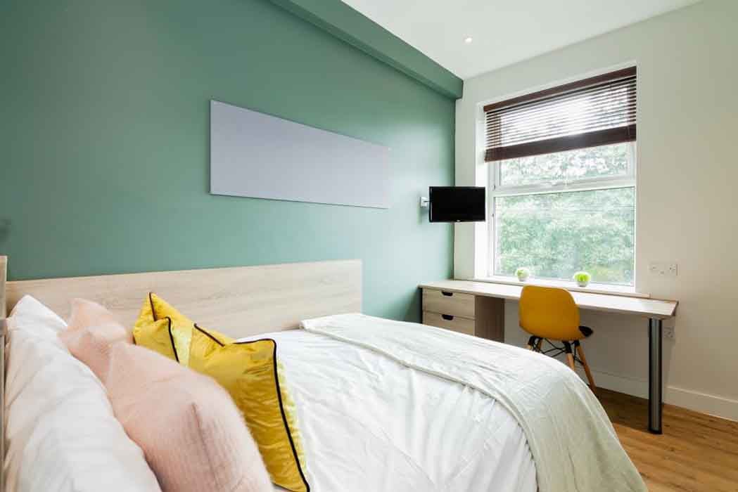 Room Bankfield Road in Kirklees