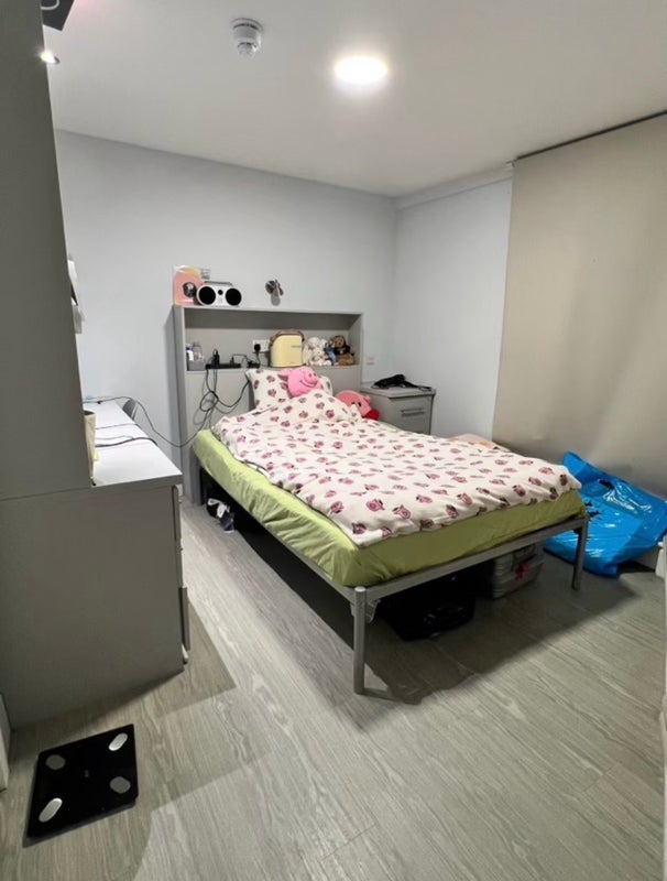Room Grove Street in City of Edinburgh