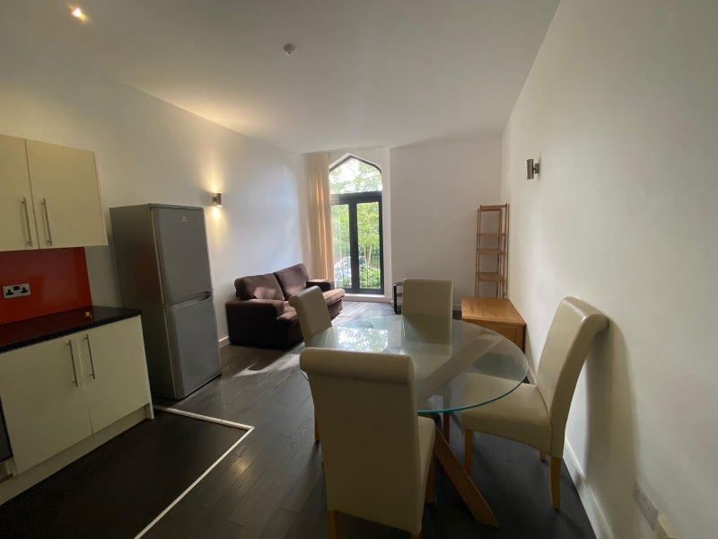 Room Conyngham Road in Manchester