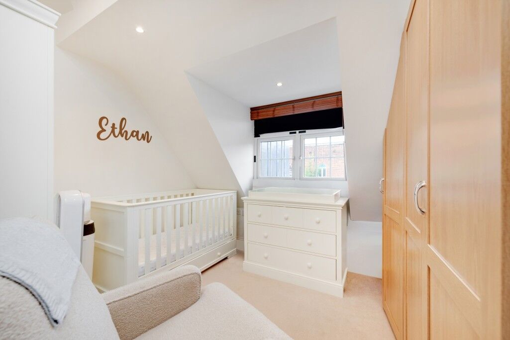 Flat Beechcroft Avenue in Greater London